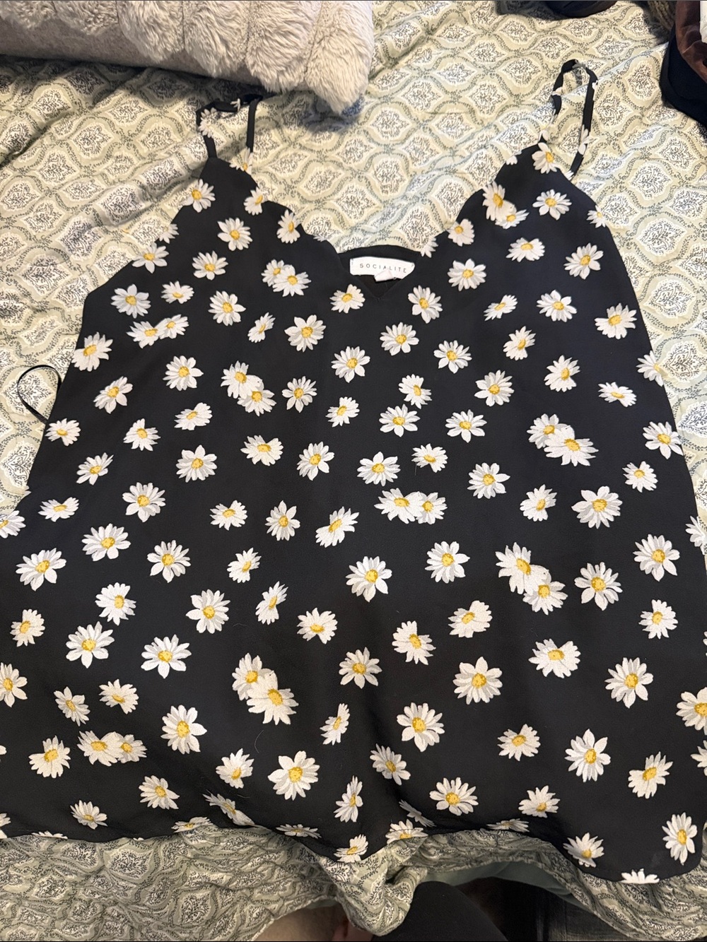 Socialite Black Daisy Print V-Neck Tank Top